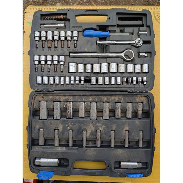 Master Craft Socket and tool Set w/ Case (Good Condition, Just Needs a Clean)