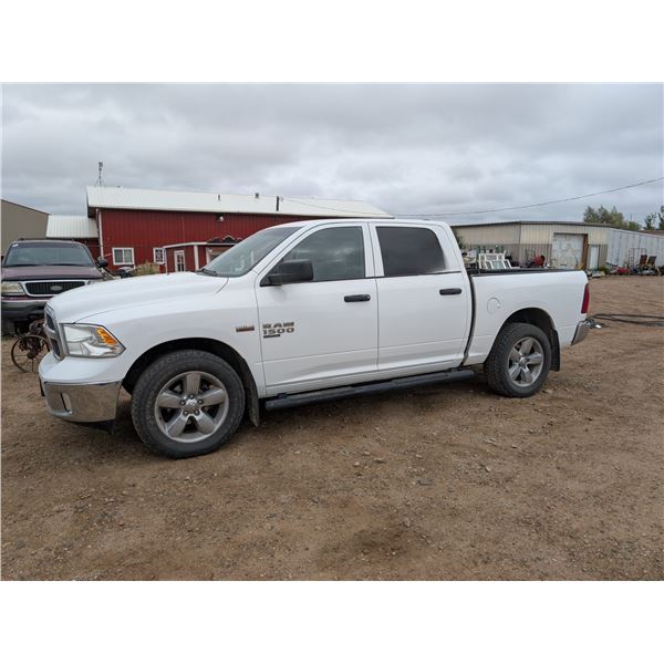 2019. DODGE RAM 1500 CREW CAB 4WD, White Truck VIN 1C6RR7KT8KS595711