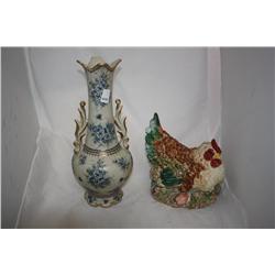 Lot with Vase and Ceramic Chicken