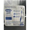 Image 2 : Oral-B CrossAction Soft Bristle Toothbrushes – 7 Count