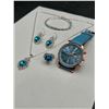 Image 2 : Heart-Shaped Jewelry Set with Analog Watch