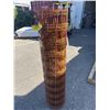 Image 5 : Roll of Metal Wire Fencing, 4-Foot Tall, Rusted