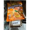 Image 2 : Maynards Fuzzy Peach Candy, 12 x 154g Packs