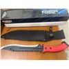 Image 2 : Defender Xtreme Fixed Blade Knife with Serrated Edge and Sheath
