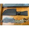 Image 2 : Defender Xtreme Hunting Knife with Sheath and Paracord Wrap