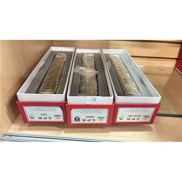 (3) F.M. MODELS CANADIAN PACIFIC RAILWAYS COACH SCALE MODEL TRAINS
