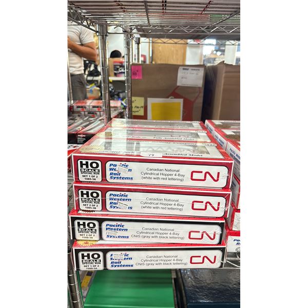 (2) SEALED INTERMOUNTAIN RAILWAY COMPANY CANADIAN NATIONAL CYLINDRICAL HOPPER 4-BAY (WHITE WITH RED