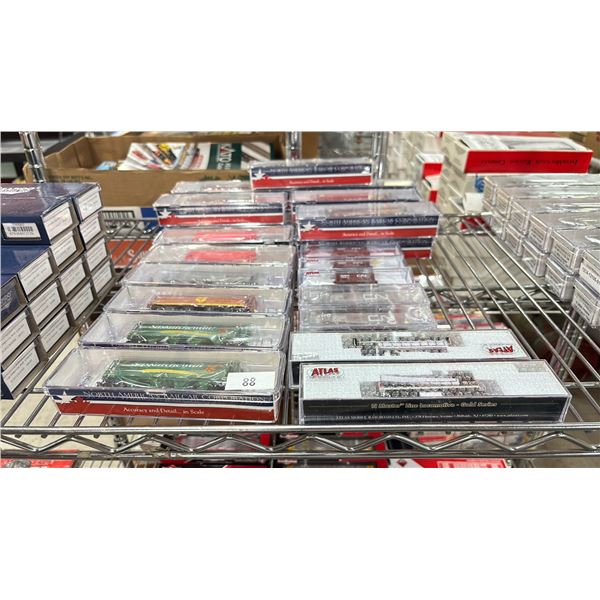 (24) ASSORTED MODEL TRAINS INCLUDING; NORTH AMERICAN RAILCAR CORPORATION 4-BAY CYLINDRICAL HOPPERS,