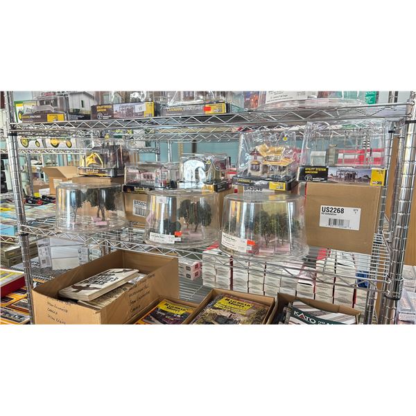 SHELF OF ASSORTED MINIATURE TRAIN SCENIC STRUCTURES