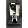 Image 2 : MEN'S ERNEST FERDINAND DAY/DATE WATCH WITH LEATHER STRAP IN BOX: 3ATM WATER RESISTANT