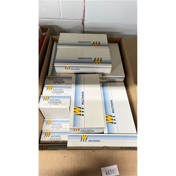 BOX OF WALTHERS MODEL TRAINS - 40' STEEL BOXCAR W/ DREADNAUGHT ENDS & 40' DS WOOD BOX W/