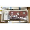 Image 2 : BOX OF WALTHERS MODEL TRAINS - 40' STEEL BOXCAR W/ DREADNAUGHT ENDS & 40' DS WOOD BOX W/