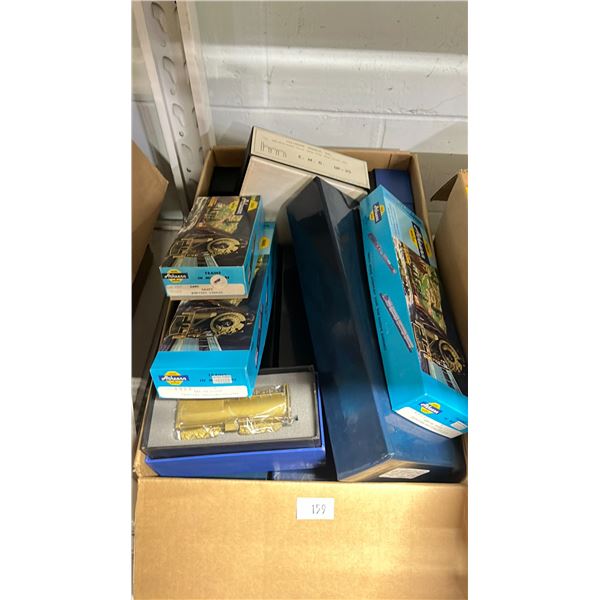 BOX OF ASSORTED CANADIAN NATIONAL RAILWAY, HALLMARK MODELS, & ATHEARN HO SCALE MODEL TRAINS