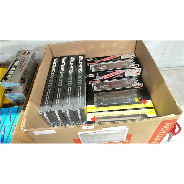 BOX OF ASSORTED NORTH AMERICAN RAILCAR CORPORATION, ATLAS & WALTHERS PROTO HO SCALE MODEL TRAINS