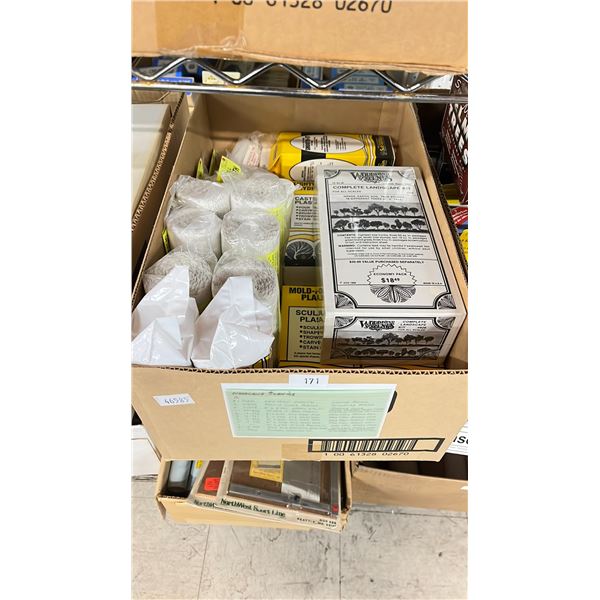 BOX OF MODEL TRAIN SCENERY/LANDSCAPE ACCESSORIES