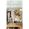 Image 3 : NHL ACTION FIGURES - PHIL ESPOSITO & BRETT HULL