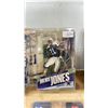 Image 3 : NFL ACTION FIGURES - JULIUS JONES & TROY AIKMAN