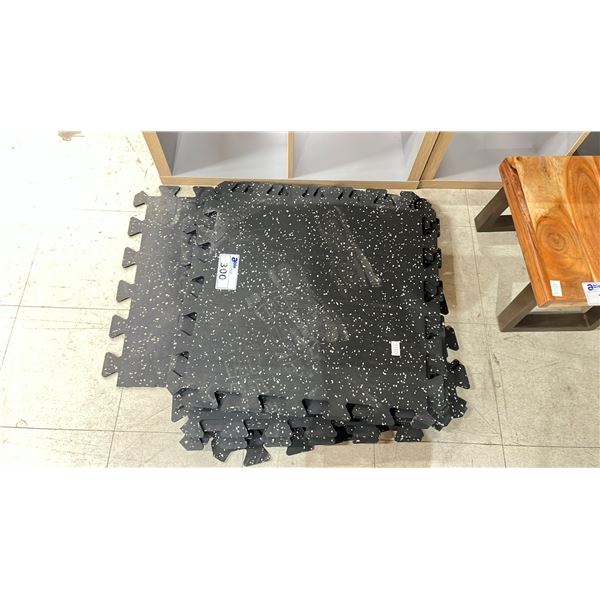 BLACK HEAVY DUTY CONNECTING FLOOR MATTS - 22  SQUARE