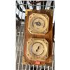 Image 3 : VINTAGE RADIO, WALL CLOCK & DECOR