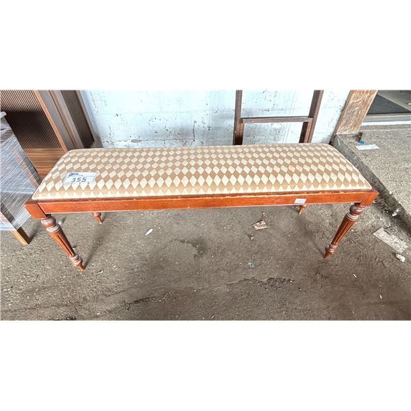 DIAMOND PATTERNED ENTRYWAY BENCH