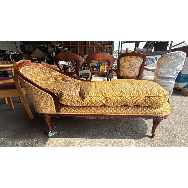 ANTIQUE LOUNGER