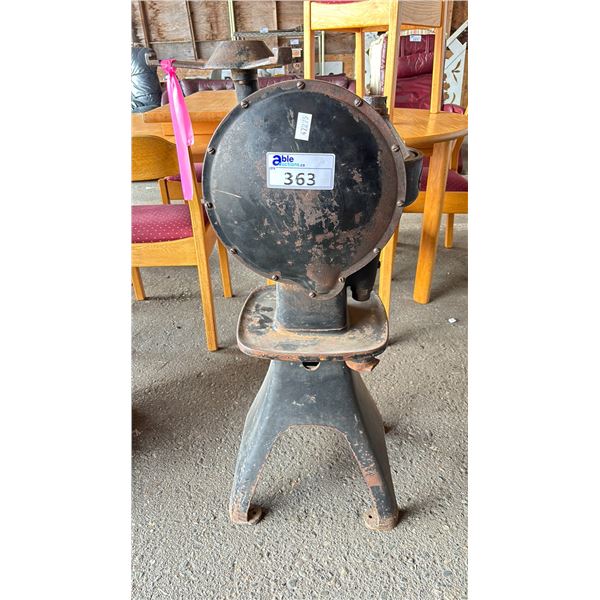 VINTAGE MANUAL CREAM SEPARATOR