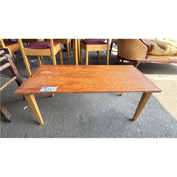 LIGHT WOODEN COFFEE TABLE