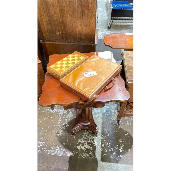 MAHOGANY FLIP TOP GAMES TABLE WITH BACKGAMMON & CHESS