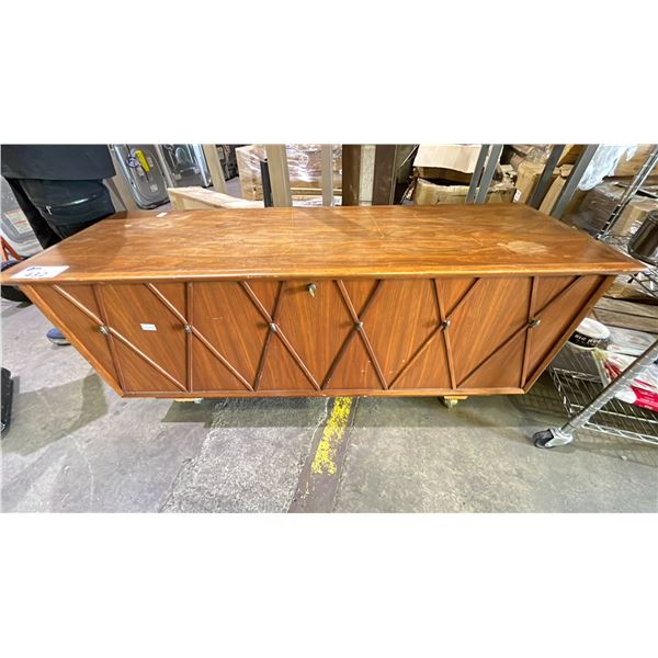 THE HONDERICH FURNITURE READ SEAL CEDAR CHEST ON CASTORS  *MADE IN CANADA* - APPROX. 57.5"W