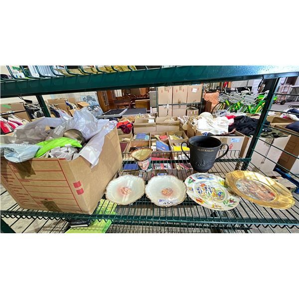 SHELF OF DECORATIVE PLATES, & BOX OF KITCHEN GLASSWARE & MORE