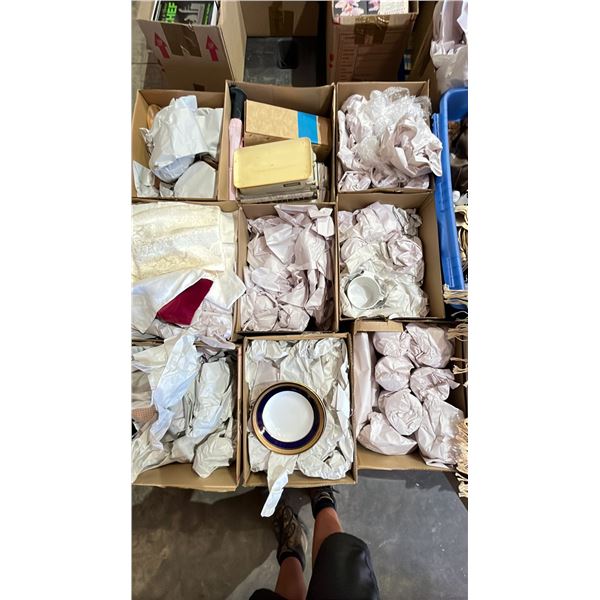 PALLET OF GLASSWARE, TABLE RUNNERS, COSTUME JEWELLERY & MORE *MUST TAKE ALL ON PALLET*