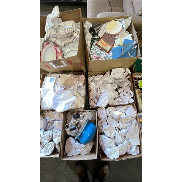 PALLET OF ASSORTED GLASSWARE, DECOR, LAMP & MORE *MUST TAKE ALL ON PALLET*