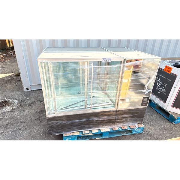 PALLET OF 3 ILLUMINATED SHOWCASES: EACH IS 18"D X 36.5"W X 40"H *MUST TAKE ALL ON PALLET*