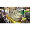 Image 2 : 4 PAIRS OF WOMENS SHOES - SIZE 7
