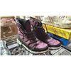 Image 3 : 4 PAIRS OF WOMENS SHOES - SIZE 7