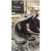Image 4 : 4 PAIRS OF WOMENS SHOES - SIZE 7