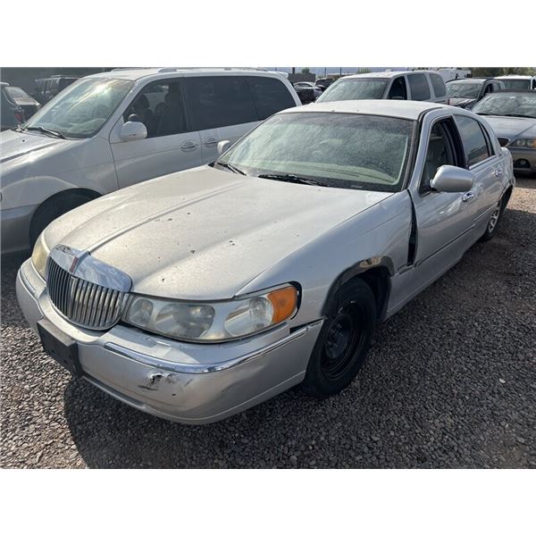 1999 LINCOLN TOWN CAR