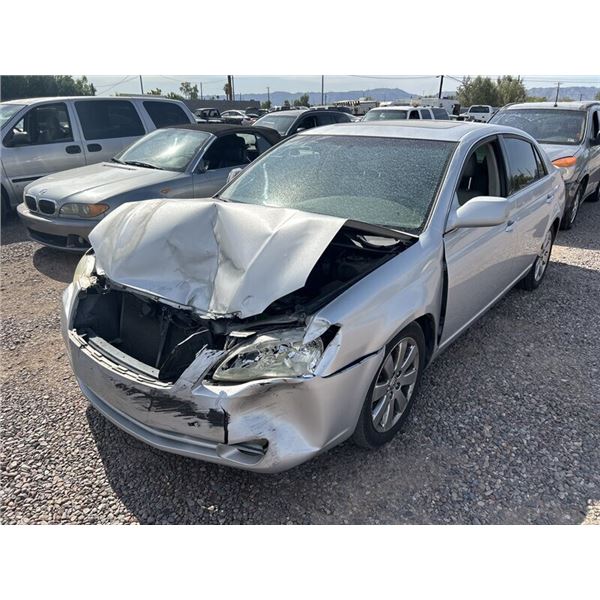 2005 TOYOTA AVALON