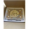 Image 3 : NEW YELLOW MOUNTAIN METAL CASED MAHJONG SET AND CHESS/CHECKERS