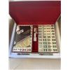 Image 4 : NEW YELLOW MOUNTAIN METAL CASED MAHJONG SET AND CHESS/CHECKERS