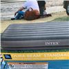 Image 3 : INTEX QUEEN SIZE 12 IN HIGH HIGH INFLATABLE AIR BED