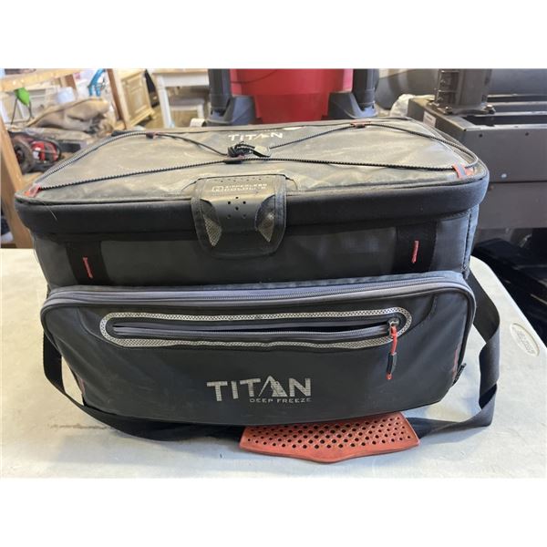 TITAN ZIPPERLESS COLD LOCK COOLER WITH THERMAL FLASK WATER BOTTLE