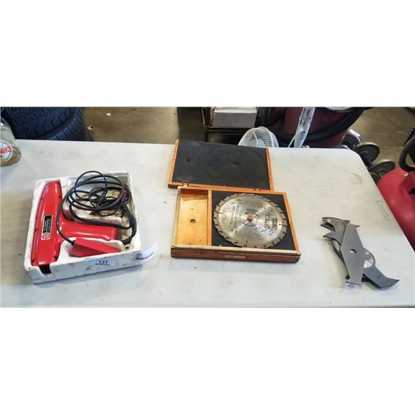 DADO BLADE SET AND MAC TOOLS TIMING LIGHT
