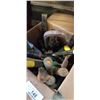 Image 2 : BOX OF HAMMERS AND PRY BARS