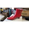 Image 2 : 5 PAIRS OF WOMENS BOOTS, SIZE 7 AND 7.5