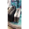 Image 3 : 3 HARD CASES