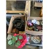 Image 3 : 2 BOXES OF ASSORTED COLLECTIBLES AND HOME DECOR