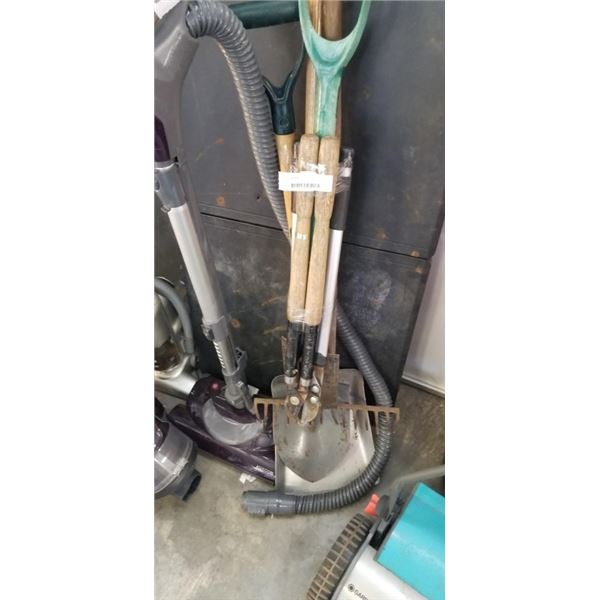 LARGE LOT OF ASSORTED GARDEN TOOLS