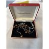 Image 3 : VINTAGE CULTURED FRESHWATER PEARL NECKLACE WITH MATCHING EARRINGS