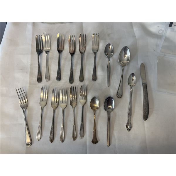 ASSORTED COLLECTIBLE CUTLERY, SOME SILVER CONTENT